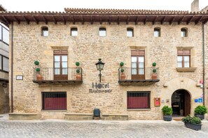 Exterior - Hotel Villa de Cretas (Cretas)
