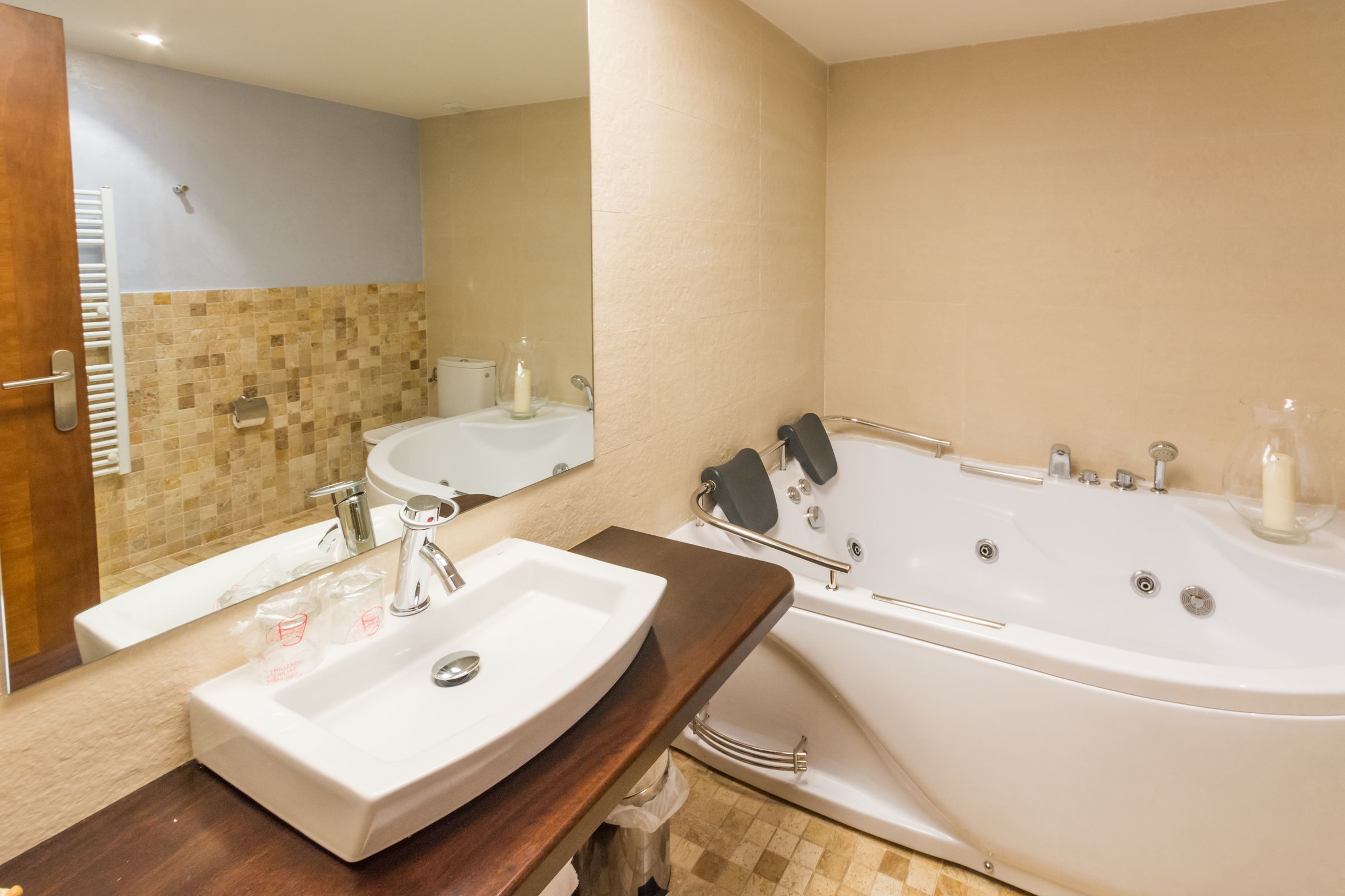 suite | bathroom | free toiletries, hair dryer, towels