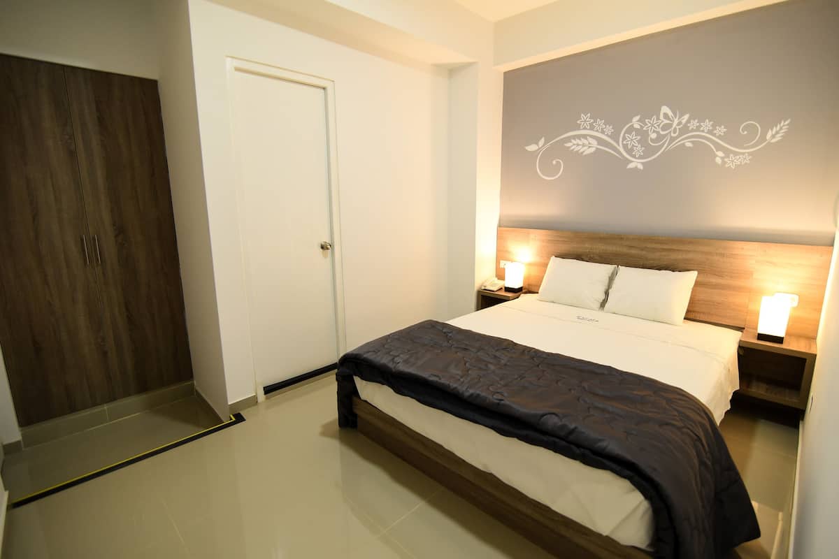 Deluxe Double Room, 1 Queen Bed | Iron/ironing board (on request), WiFi (free)