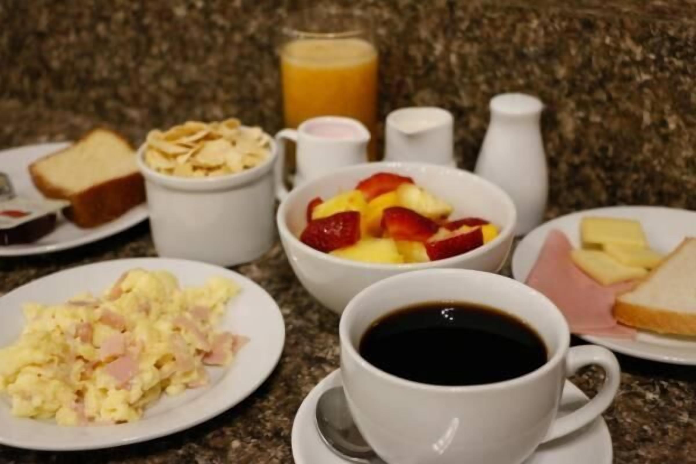 Breakfast, lunch and dinner served 