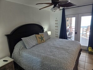 1 slaapkamer, een strijkplank/strijkijzer, wifi, beddengoed