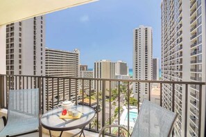 Property grounds - 19FL Relaxing condo, Near Waikiki Beach + Parking (Honolulu)