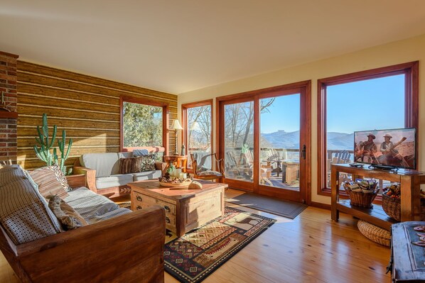 TV, fireplace, DVD player, stereo