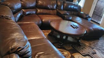 Smart TV, fireplace, DVD player, stereo