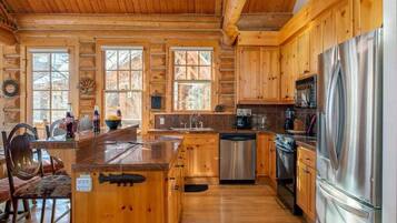 冰箱、微波炉、烤箱、炉灶