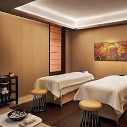 Sauna, bañera de hidromasaje, tratamientos corporales, aromaterapia