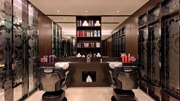 Sauna, hot tub, body treatments, aromatherapy, deep-tissue massages