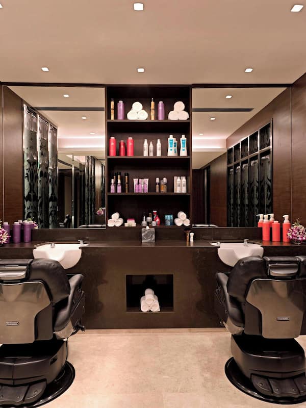 Sauna, hot tub, body treatments, aromatherapy, deep-tissue massages