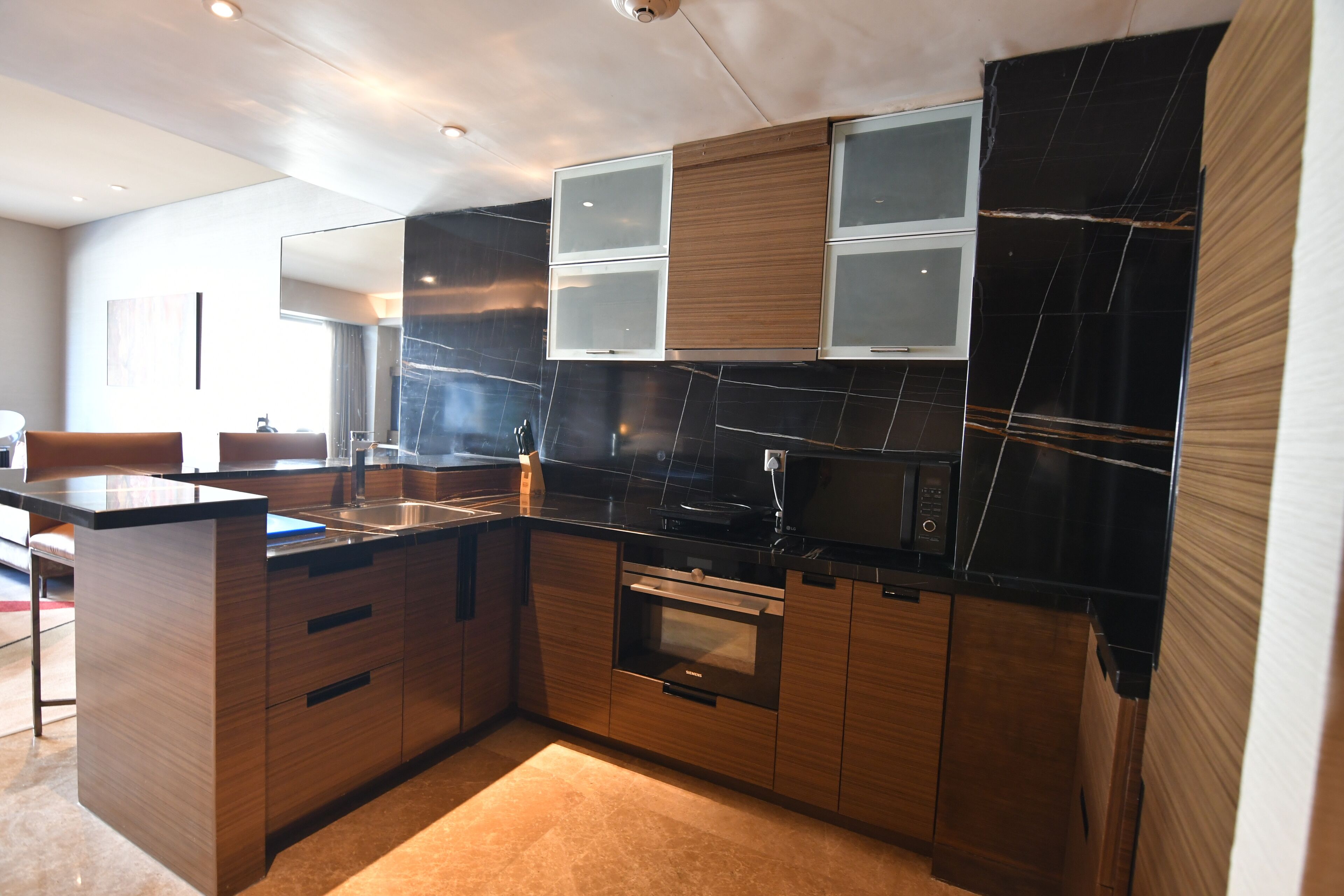 fridge, coffee/tea maker, electric kettle