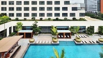 Utendørsbasseng, bassengtelt (inkludert) og bassengparasoller