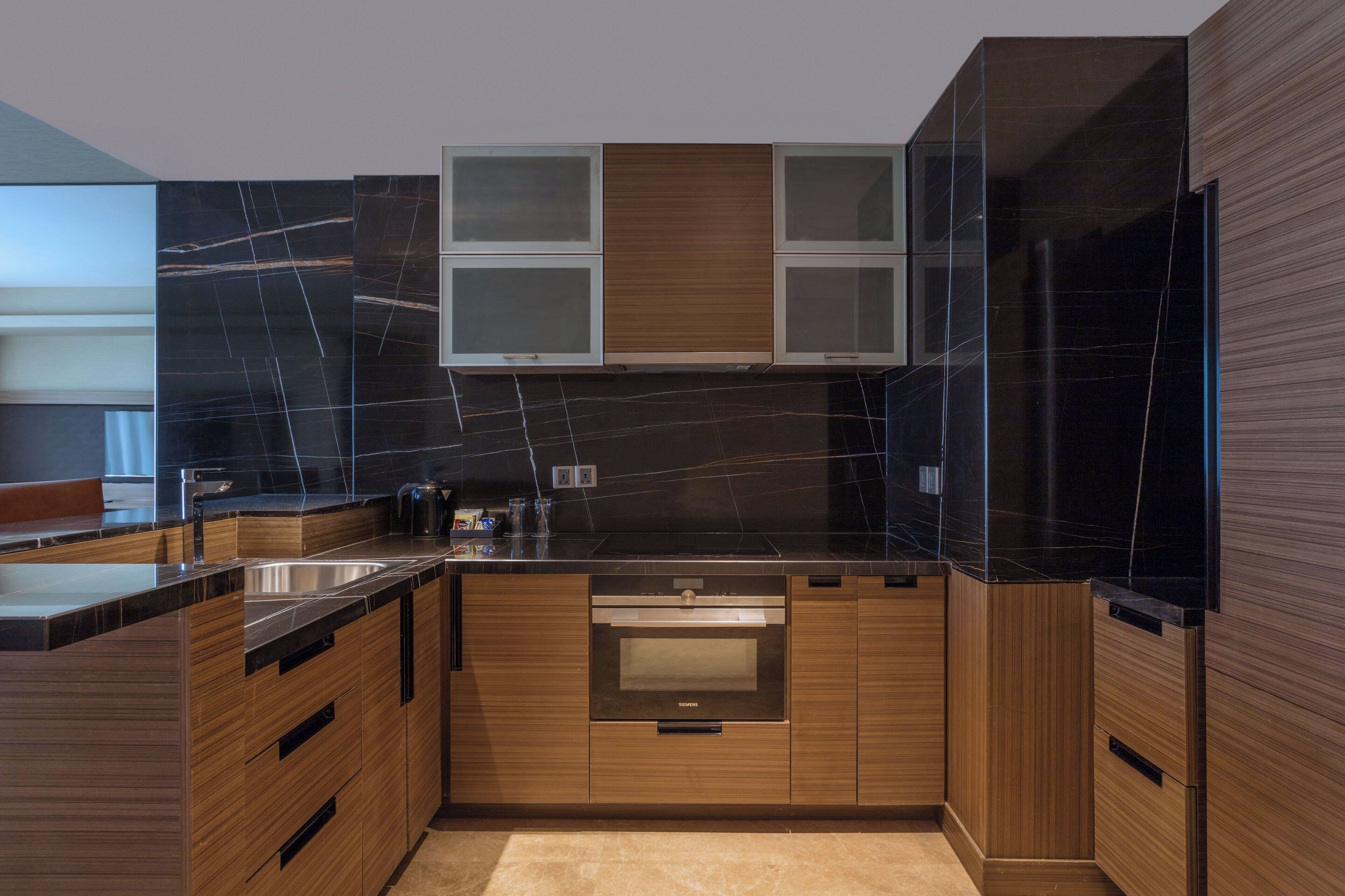 fridge, coffee/tea maker, electric kettle