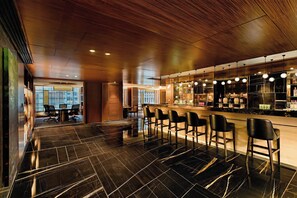 2 Bars/Lounges, Lobby-Lounge