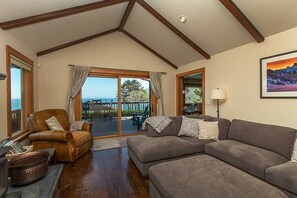 Smart TV, fireplace, DVD player, books