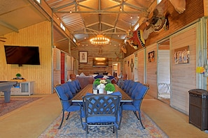 Interior - 4 D Guest Ranch Barndominium on 260 acres with 300 animals & 2 stocked ponds (Waelder)