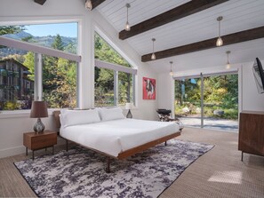 5 bedrooms, desk, iron/ironing board, free WiFi