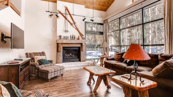 Townhome, 3 Bedrooms | Living area | Flat-screen TV