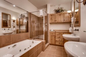 Townhome, 3 Bedrooms | Bathroom | Bathtub, hair dryer, shampoo