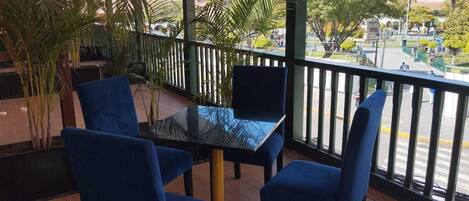 Suite, 1 lit double | Coffres-forts dans les chambres, bureau, lits pliants/supplémentaires