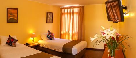 Zweibettzimmer, 2 Einzelbetten | Zimmersafe, Schreibtisch, Zustellbetten, kostenloses WLAN