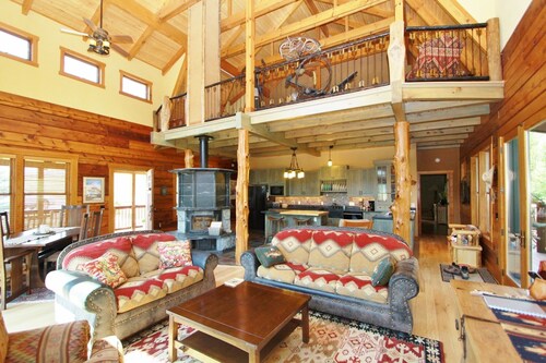 Ashling Ranch - Gorgeous, luxury log home with access to Yellowstone River!