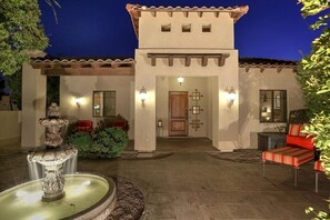 Terrace/patio - Golf & Baseball Batting Cage/ Hot Tub/ Luxurious Living/ Private, Gated, Quiet (Scottsdale)