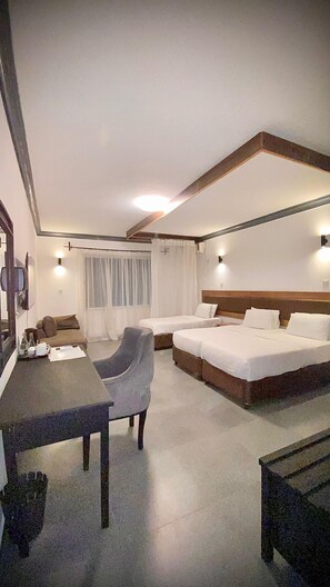 Deluxe Triple Room | Free WiFi - Armaan Suites and Restaurant (Mombasa)