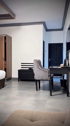 Deluxe Triple Room | Free WiFi - Armaan Suites and Restaurant (Mombasa)