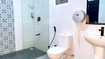 Superior Single Room | Bathroom | Slippers