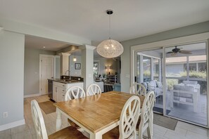 Dining - Beautiful Lands End Townhome with Spectacular Water Views & Close to Beach (Hilton Head Island)