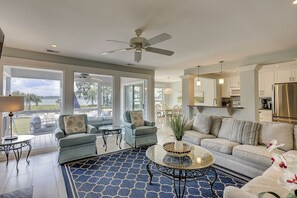 TV - Beautiful Lands End Townhome with Spectacular Water Views & Close to Beach (Hilton Head Island)