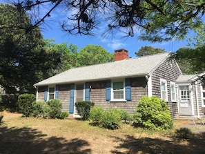 Exterior - Peaceful, comfortable Cape Cod house close to the shore (North Eastham)