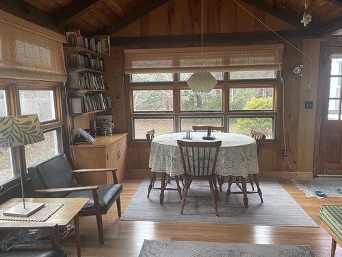 Peaceful, comfortable Cape Cod house close to the shore