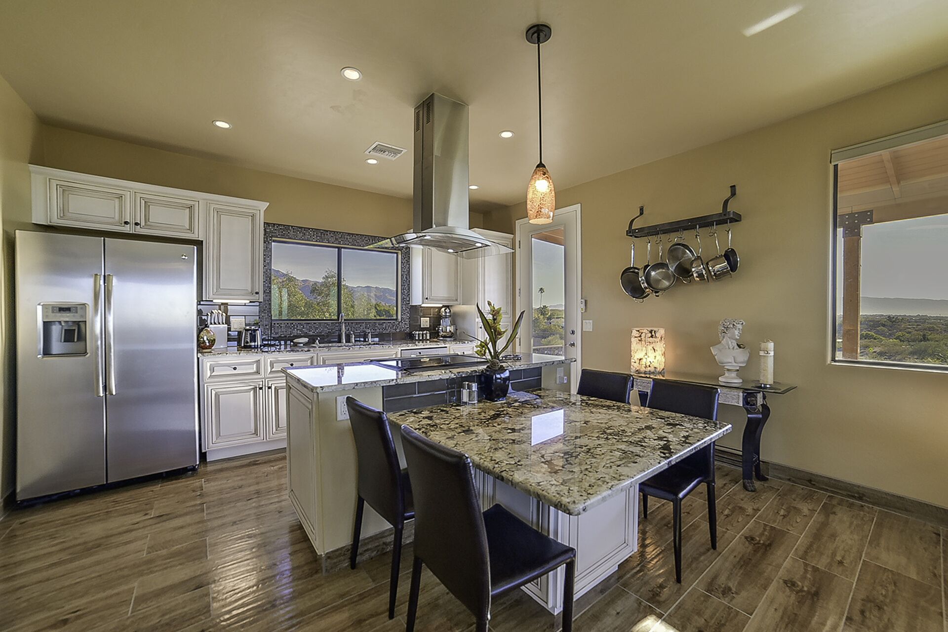 雪櫃、微波爐、焗爐、爐具