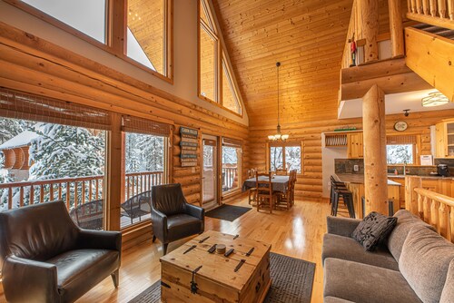 Rocky Mountain Getaway, Beautiful Cabin, Hidden Gem in Kimberley, BC