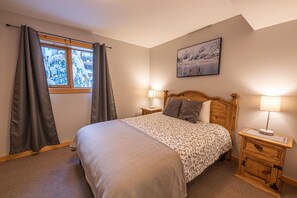 3 室のベッドルーム、アイロン / アイロン台、WiFi (無料)、ベッドシーツ