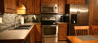 5-Star 2 Bdrm Condo-Mtn Views-Great Rates-Free WIFI- Personal Owner Contact