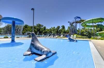 #HabitueHomes - The East End Retreat – King Bed, EV Charger, Natural Spring Pool!