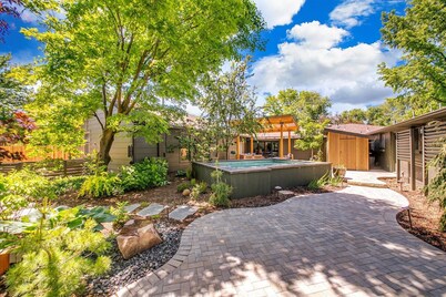 #HabitueHomes - The East End Retreat – King Bed, EV Charger, Natural Spring Pool!
