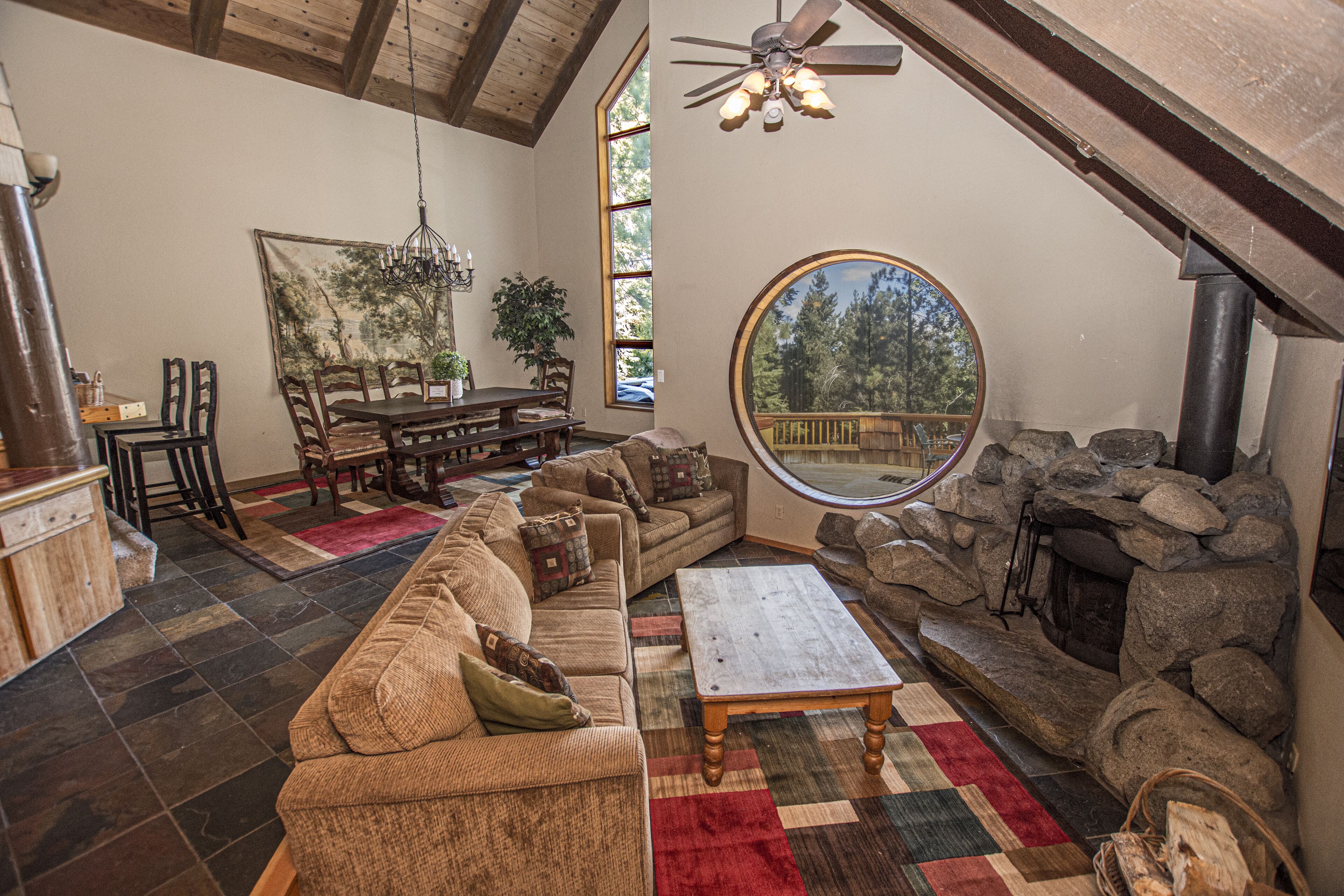 Bechtold: Charming Dog Friendly Cabin with Hot Tub near Downtown Tahoe City