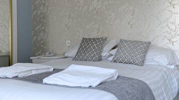 Iron/ironing board, bed sheets