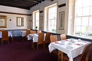 Frühstück, Mittagessen, Abendessen, lokale Küche 