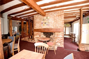 2 bares/lounges