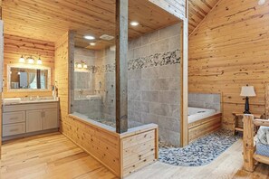 Shower, hair dryer, towels - Dreamscape – Secluded Romantic Getaway Near Helen with Hot Tub & Fireplace (Cleveland)
