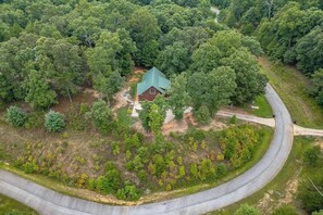 Exterior - Dreamscape – Secluded Romantic Getaway Near Helen with Hot Tub & Fireplace (Cleveland)