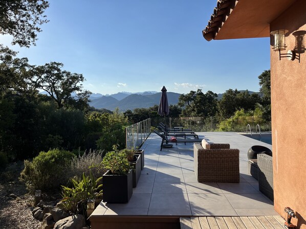 Terrace/patio - 200 m² villa, heated swimming pool, 300 m away from Porto Vecchio, South Corsica (Zonza)