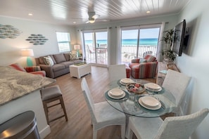 Televisio, kirjoja, videokirjasto