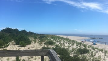 Plage à proximité, chaises longues