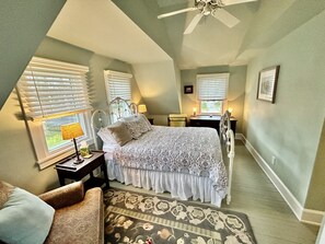 3 bedrooms, iron/ironing board, free WiFi - Adorable cottage with short walk to beautiful ocean beaches and nature trails. (Cape May Point)