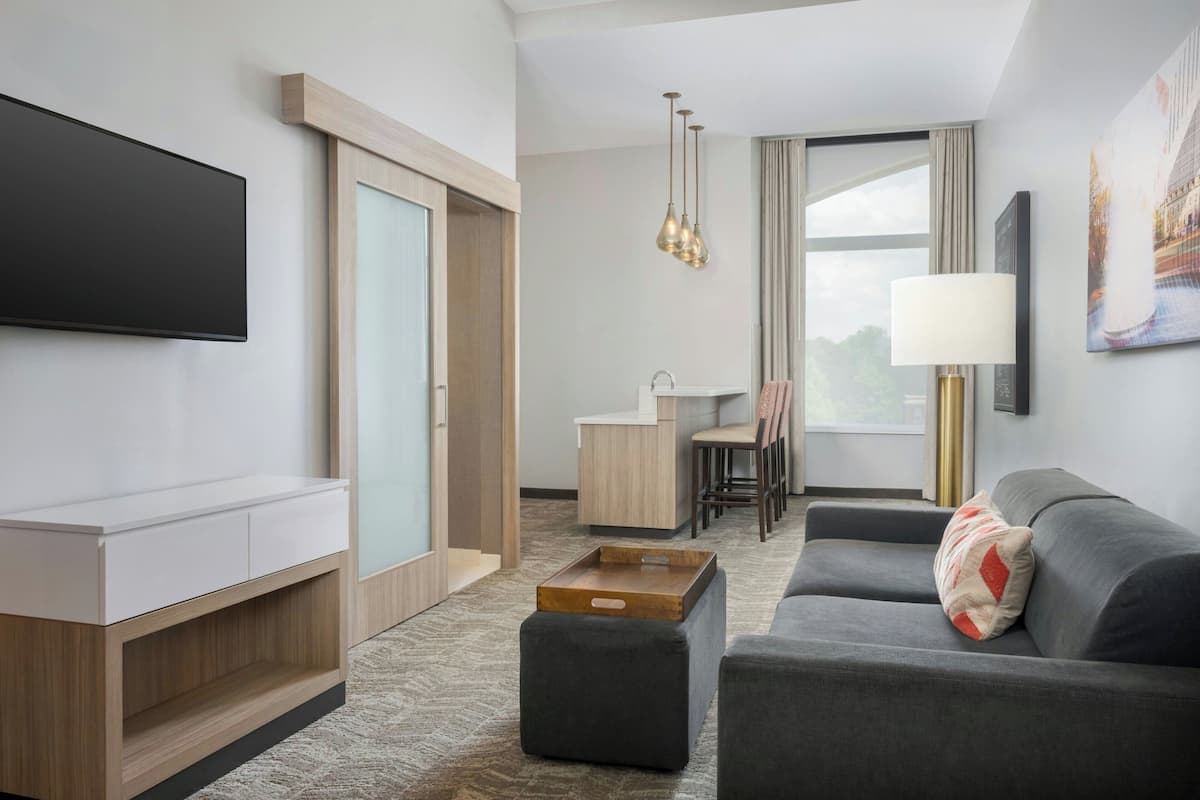 Suite, 2 Queen Beds | Living area