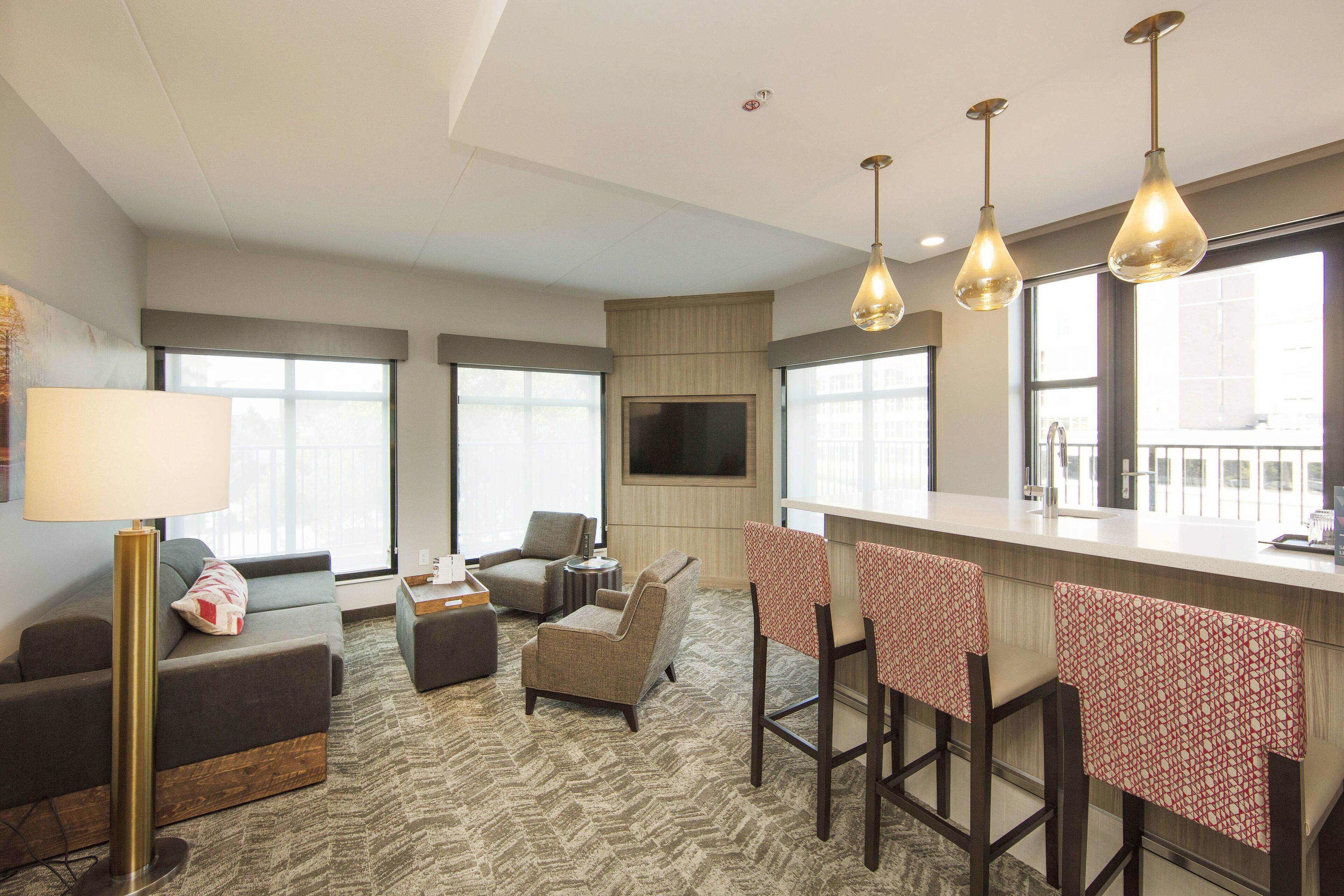 suite, 1 king bed, corner | hypo-allergenic bedding, pillow-top beds, desk, iron/ironing board